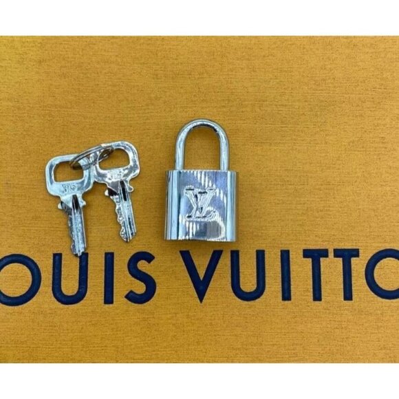 👛  AUTHENTIC LOUIS VUITTON SILVER LOCK AND KEY - Picture 8 of 9